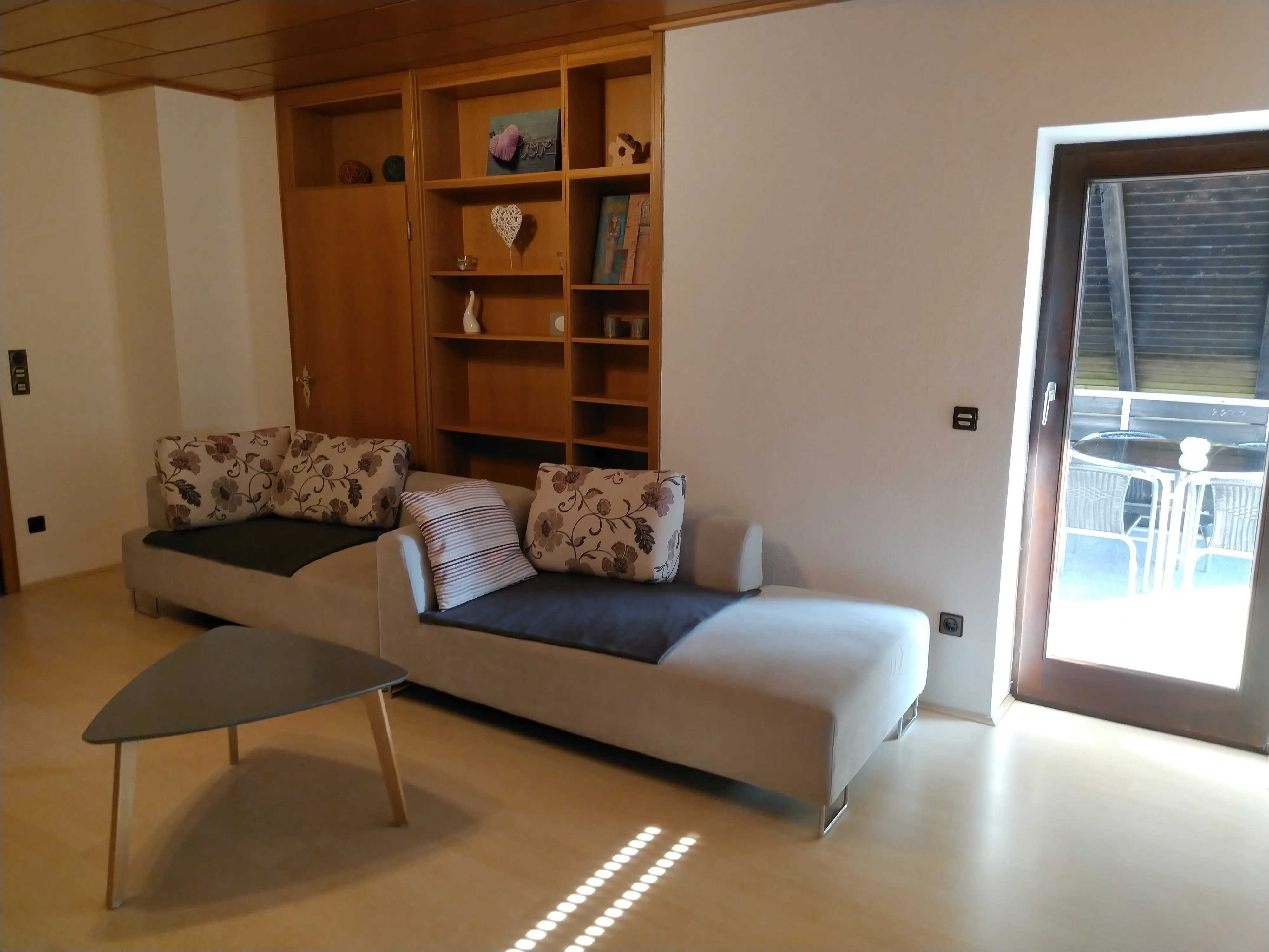 Gemütliches Wohnzimmer der Ferienwohnung